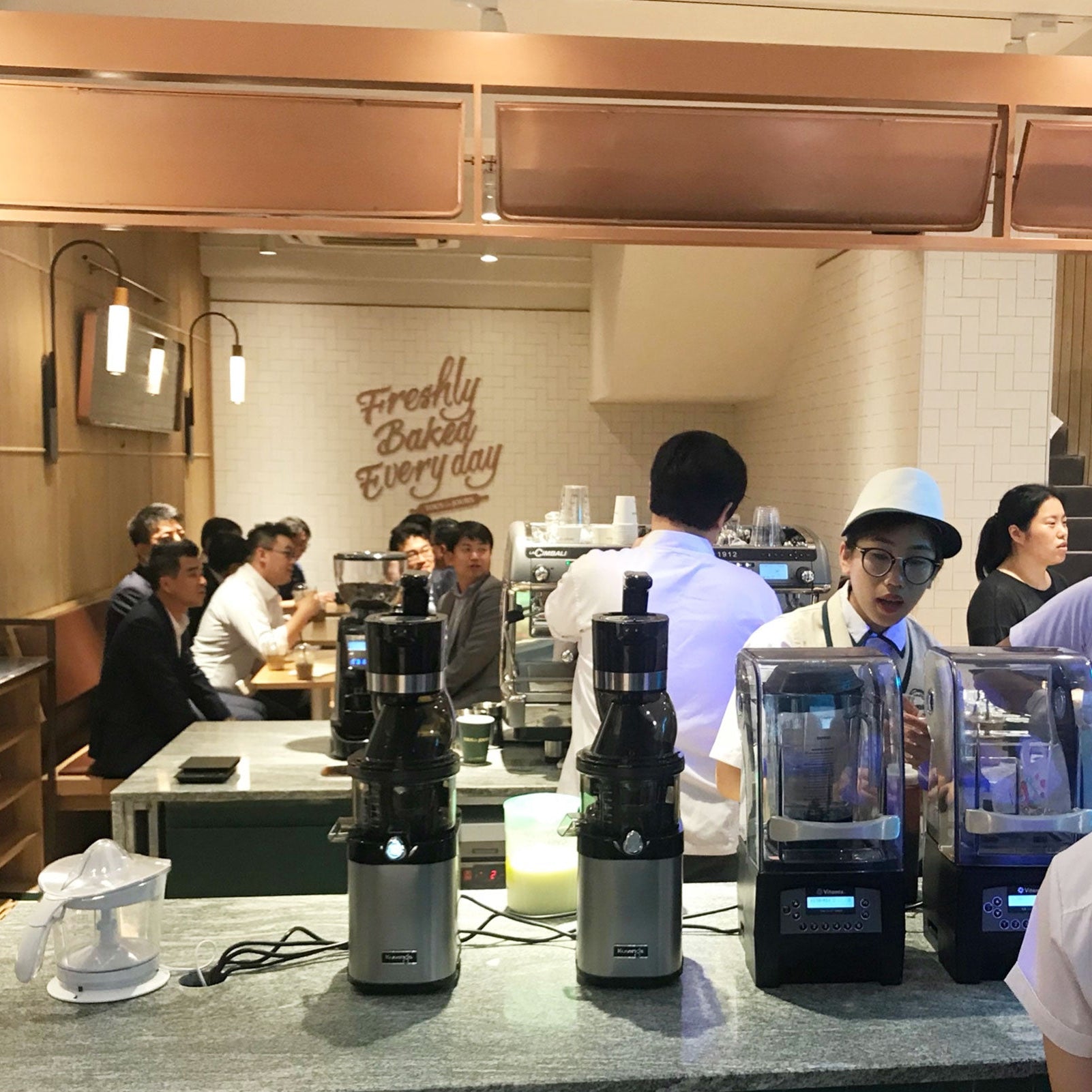 Kuvings’ Commercial Juicer CS600 is in Tous Les Jours in Vietnam