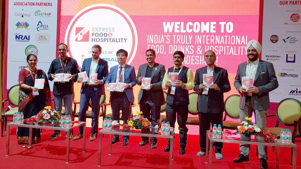 Kuvings Displays its IoT Smart Juicer at a Show in Mumbai, India