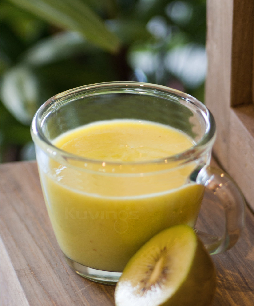 Gold Kiwi and Calamansi Juice