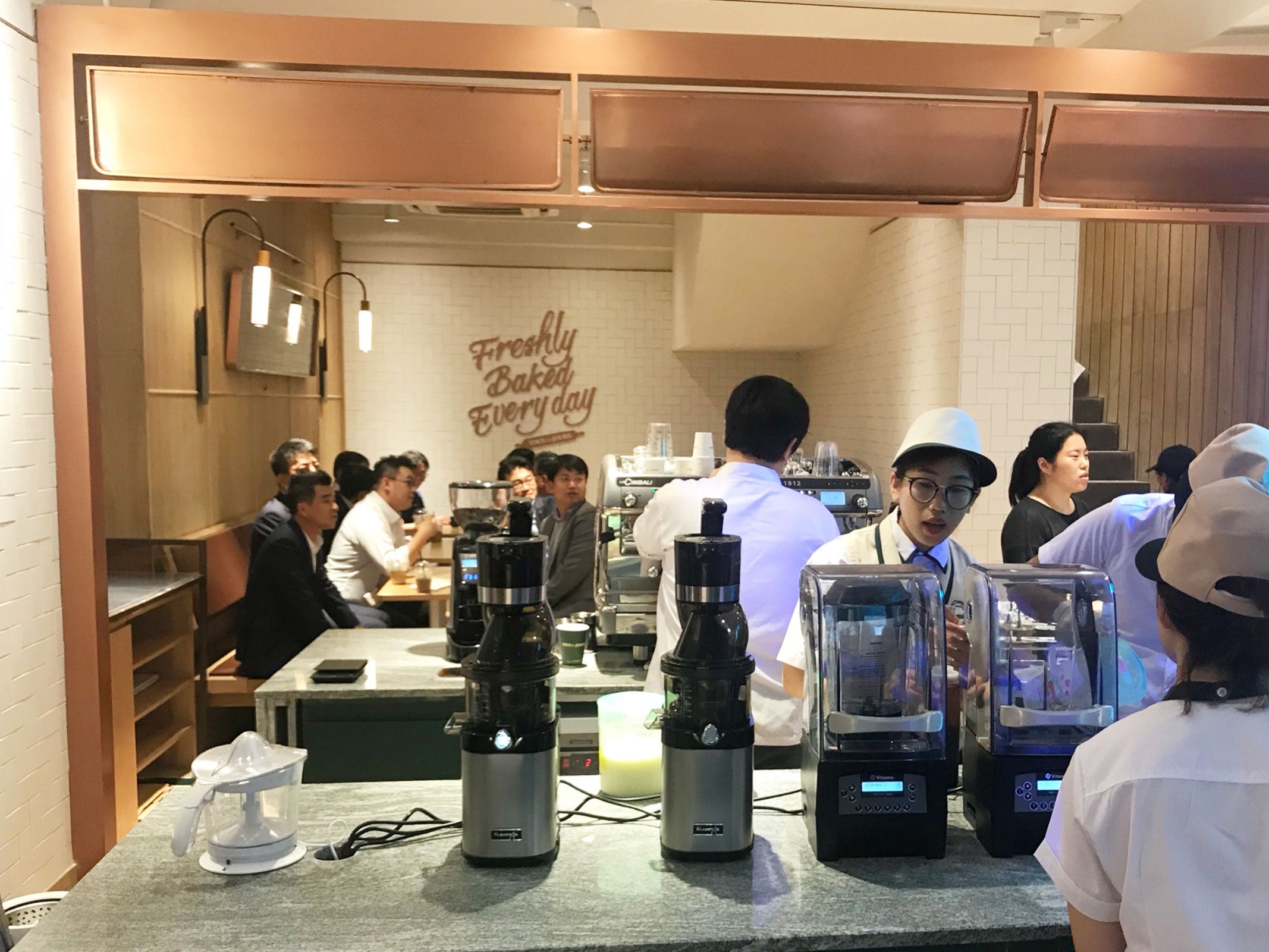 Kuvings’ Commercial Juicer CS600 is in Tous Les Jours in Vietnam